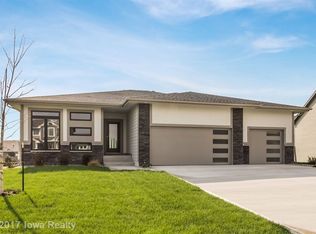 16100 Brookview Dr, Urbandale, IA 50323