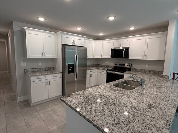 3rd image of 6039 Latimer Ave