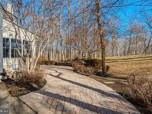 3rd image of 38419 Wooded Hollow Dr