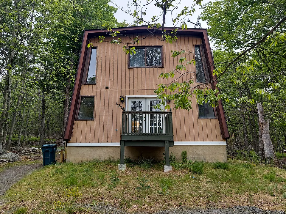 2424 Winding Way