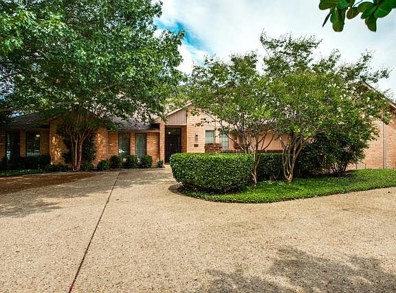 2nd image of 10027 Woodlake Dr