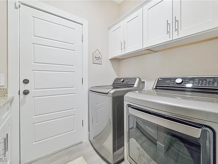 1137 SW 29th Ter — Photo 17
