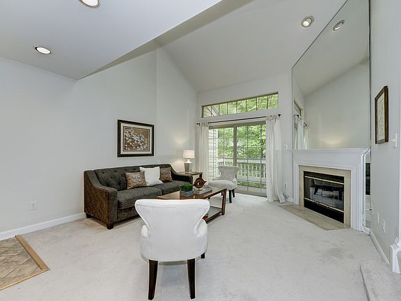 3rd image of 10842 Antigua Ter APT 202