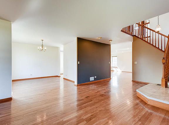 4th image of 275 W Country Walk Dr