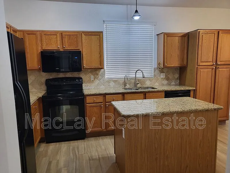 3 bed, 2.0 bath, 1537 sqft, $2,195 — Photo 3