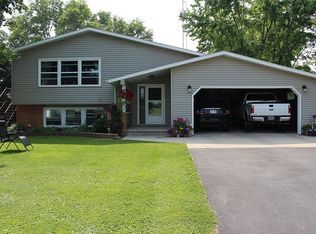 N7026 Marchant Dr, Rosendale, WI 54974