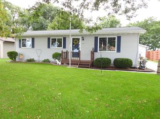 1932 S 35th St, Manitowoc, WI 54220