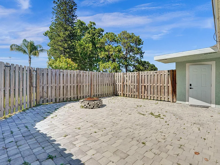 NE Solida Cir — Photo 10