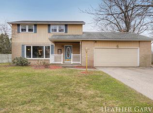 2130 Sandcrest St, Jenison, MI 49428