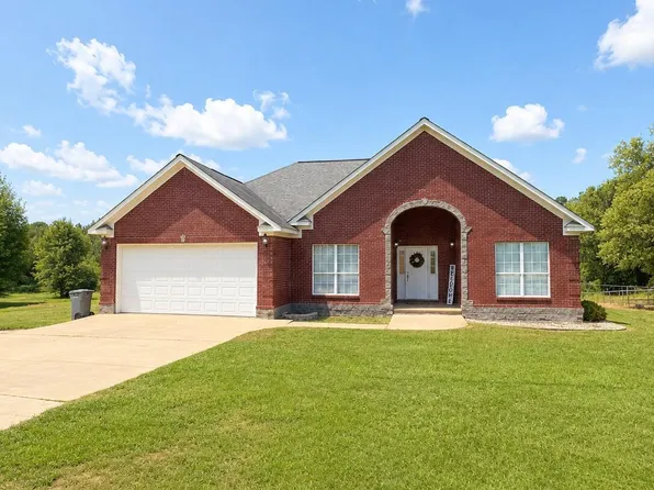 6495 Wolfe Rd, Columbus, MS 39705