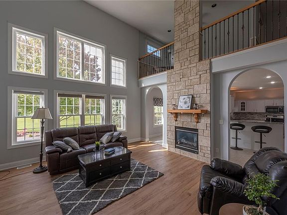 3rd image of 1263 Cliffden Ct