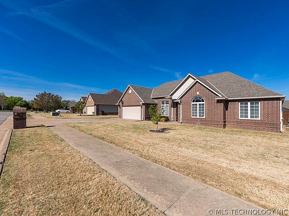 2nd image of 3922 Quarry Park Dr