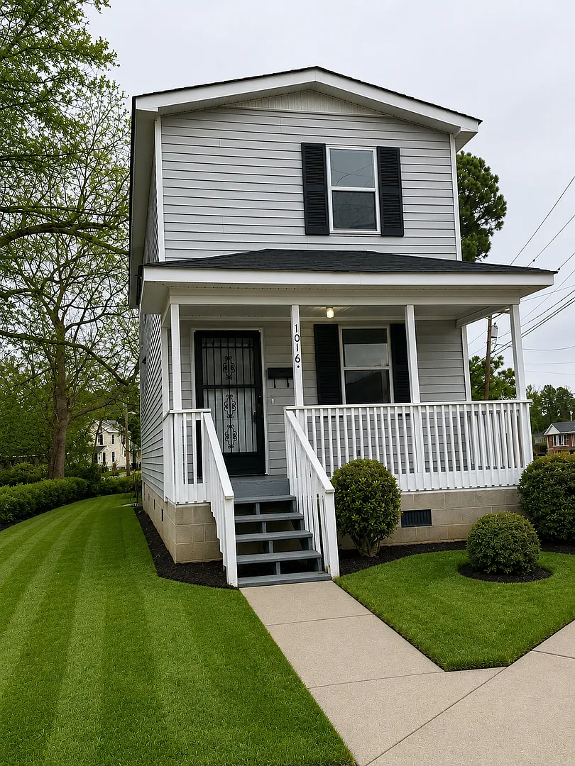 Cozy Home with a Great Location In Town — Photo 1