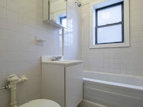 4th image of 2908 N Mildred Ave APT Gdn