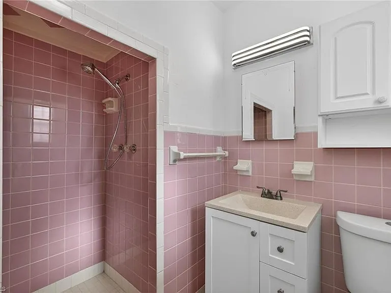 1420 Maravilla Ave — Photo 32