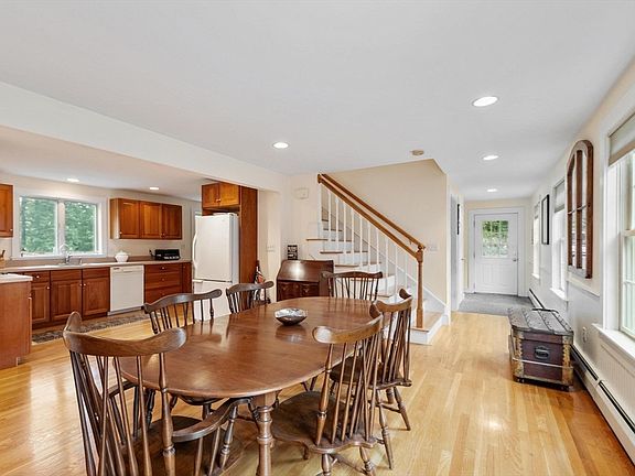 5th image of 165 Old Stow Rd