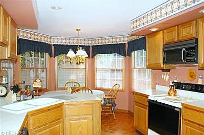 5th image of 275 Lake Pointe Dr