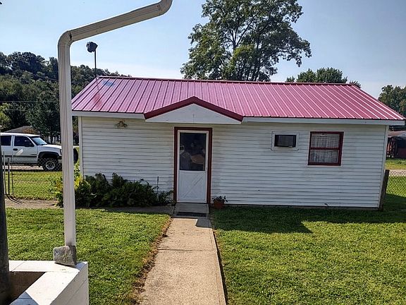 4th image of 323 E 2nd St