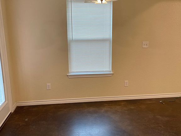 5th image of 908 E Avenue B
