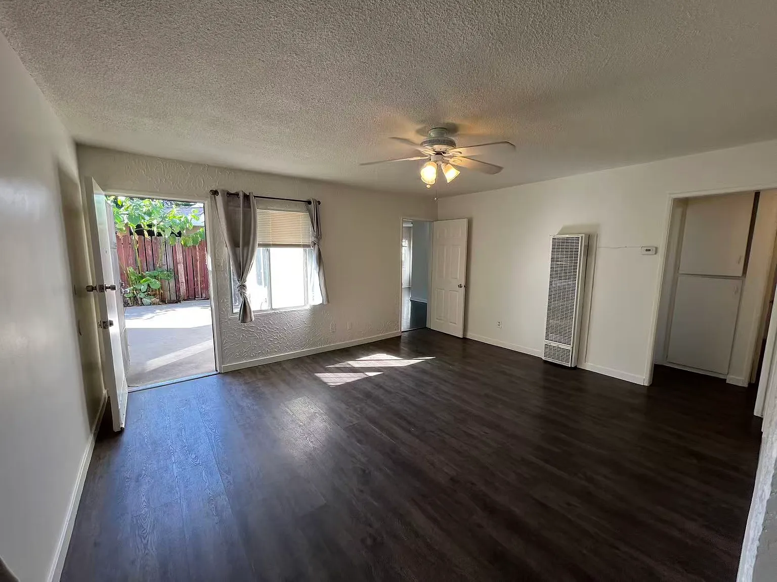 3 bed, 1200 sqft, $3,200 — Photo 3