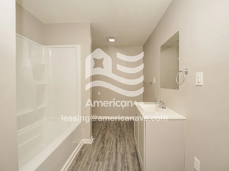 722968_006_main_bathroom_7.jpg