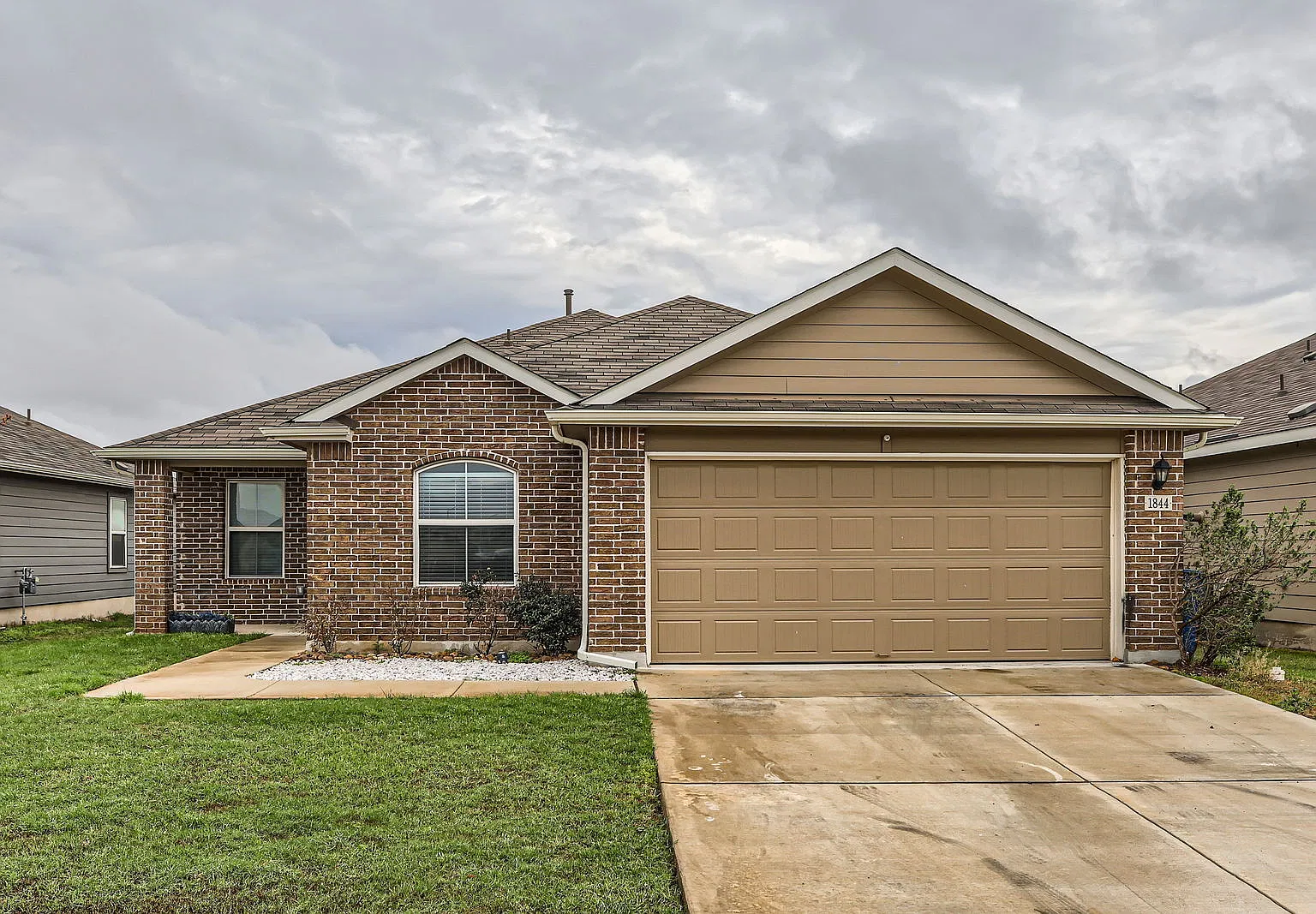 4 bed, 1754 sqft, $1,900 — Photo 2