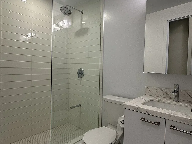2221 Yonge St #3102 — Photo 32