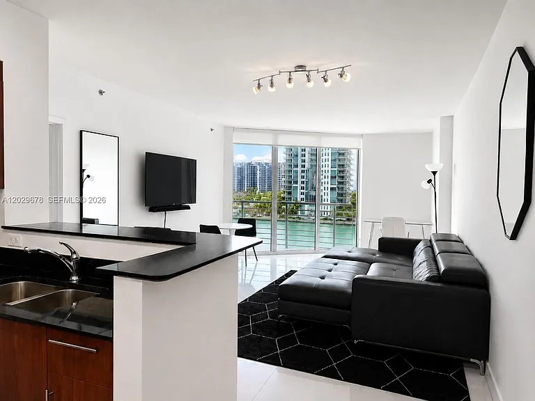 325 Biscayne Blvd #717 — Photo 1