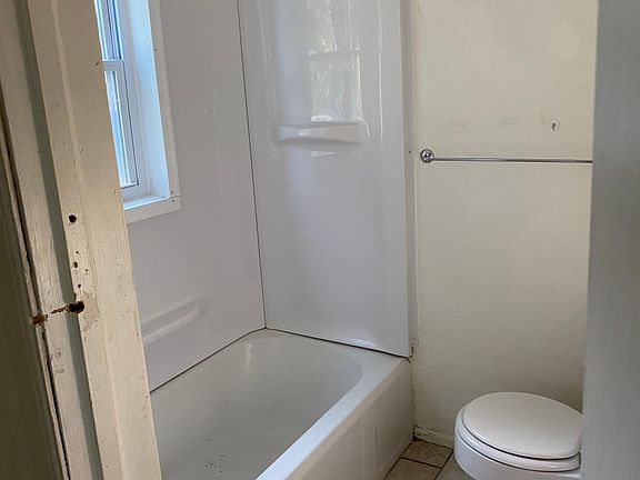4th image of 529 E Hereford Ave