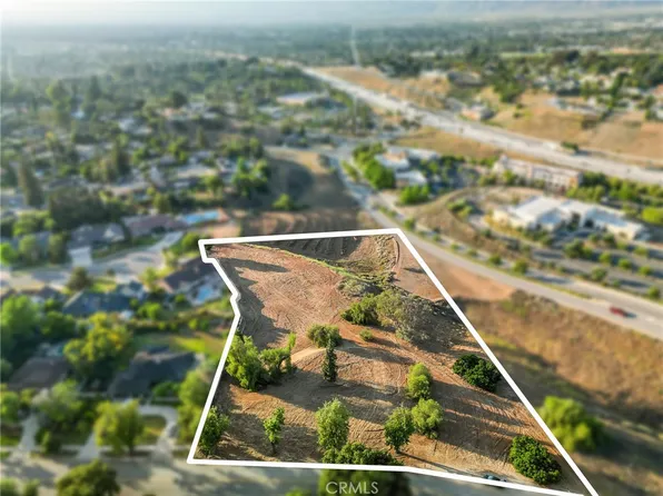 221 E Sunset North Dr N, Redlands, CA 92373