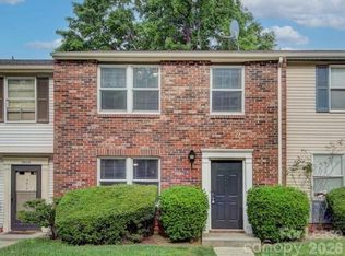 7618 Holly Grove Ct, Charlotte, NC 28227
