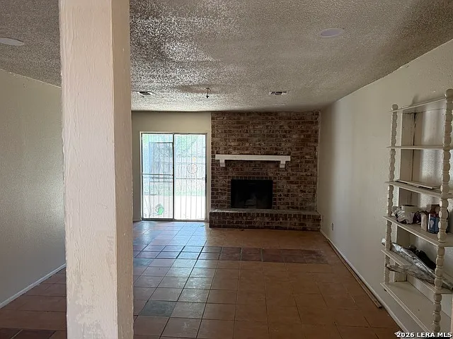 4 bed, 2.0 bath, 1885 sqft, $1,650 — Photo 3