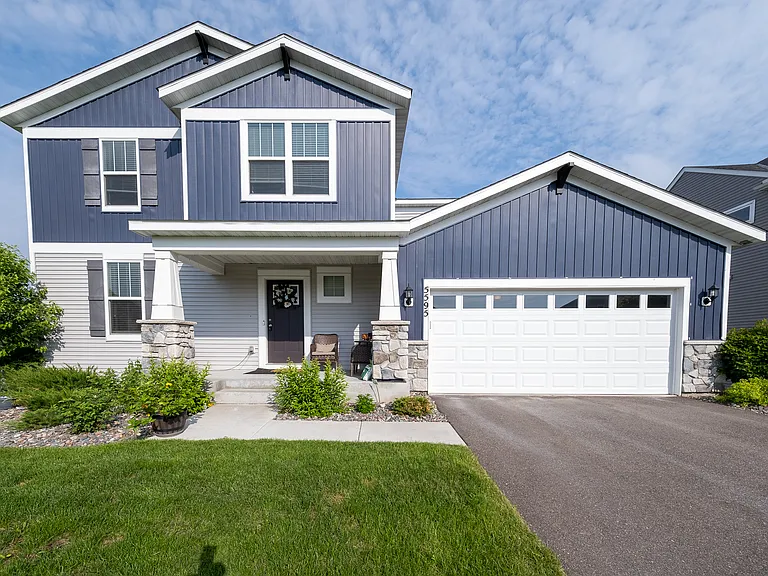 5595 Queensland Ln N — Photo 1