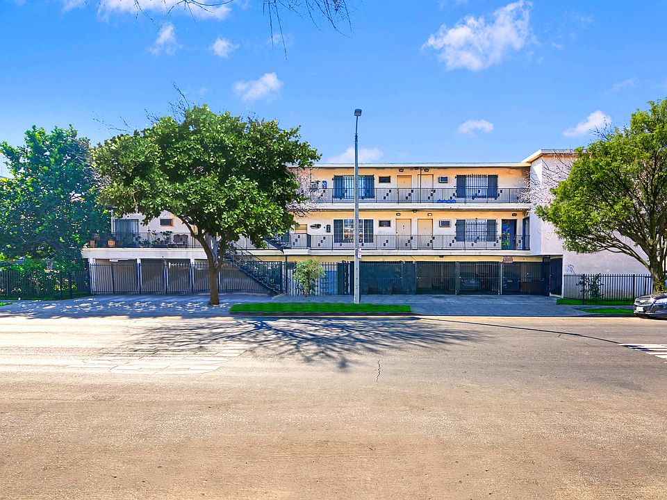 2nd image of 1155 N Beachwood Dr