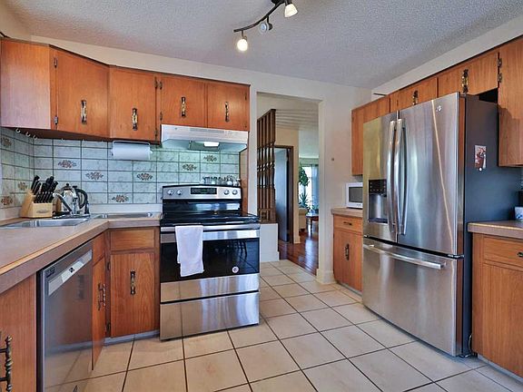 3rd image of 204 S Ryerson Rd W