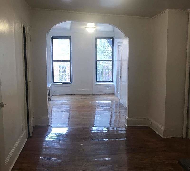 2nd image of 85 Christopher St APT 3A