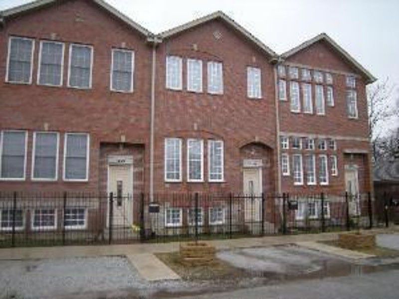 1st image of 1941 W 117th St #3C