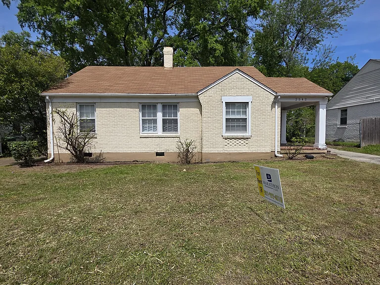 2542 N Edwin Cir — Photo 1