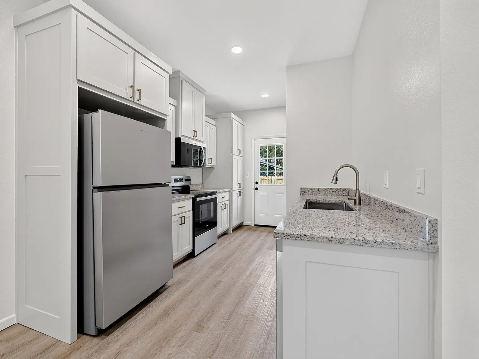 2 bed, 795 sqft, $1,295 — Photo 4
