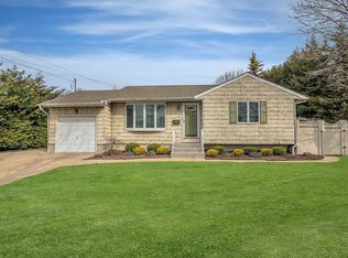 113 Brook St, West Sayville, NY 11796