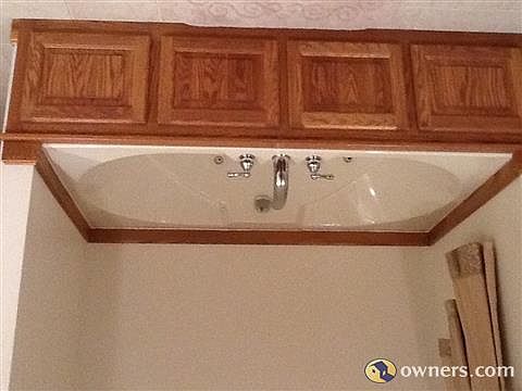 Master bath with tub