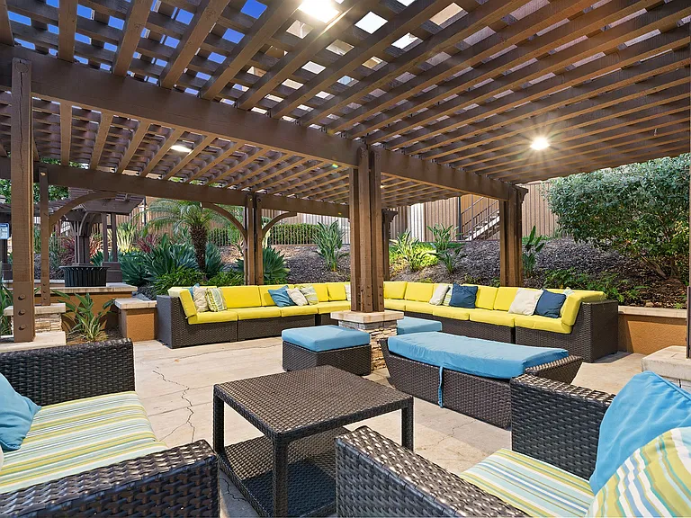 Hills of Valencia Apartments — Photo 11