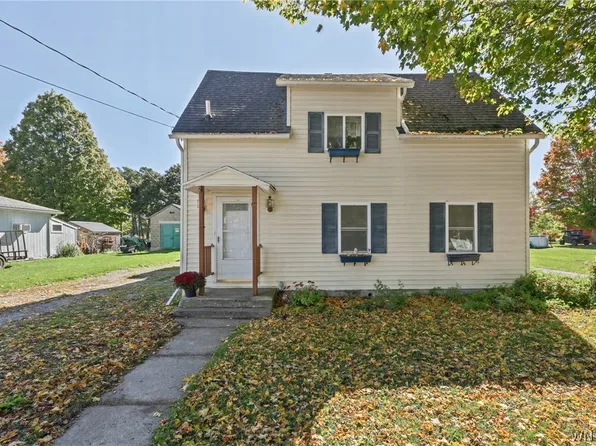 18 East St, Gainesville, NY 14066