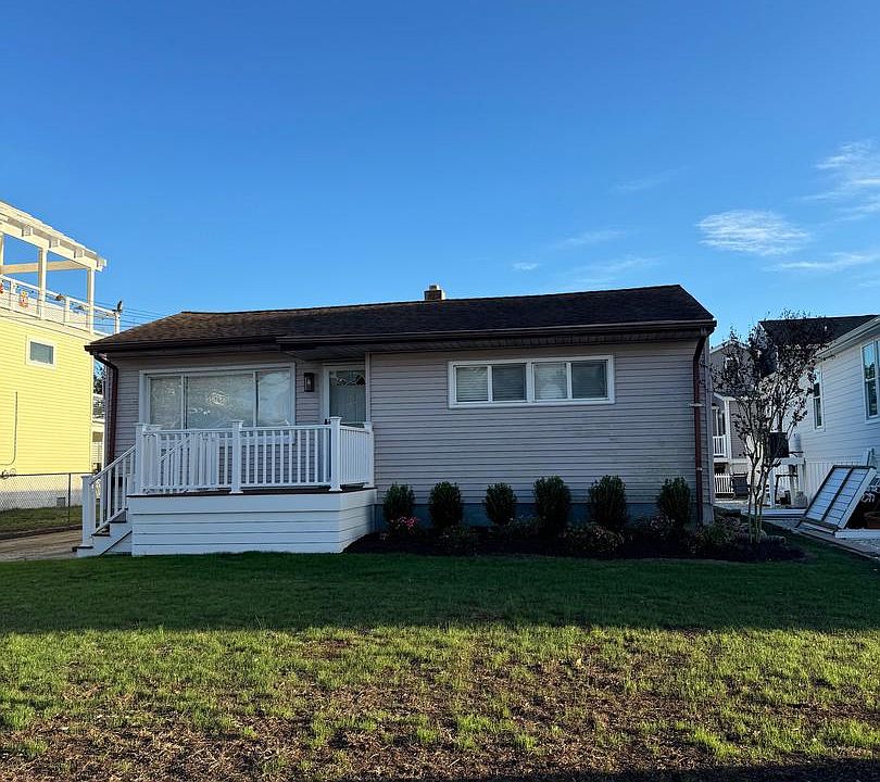 1st image of 214 Bartram Ln