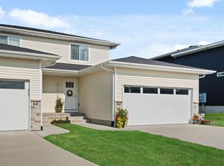 843 Grindstone Cir, Waterloo, IA 50702
