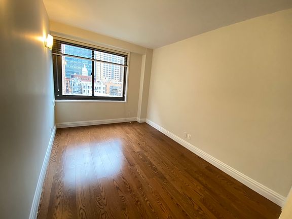 5th image of 330 W 45th St #8MM