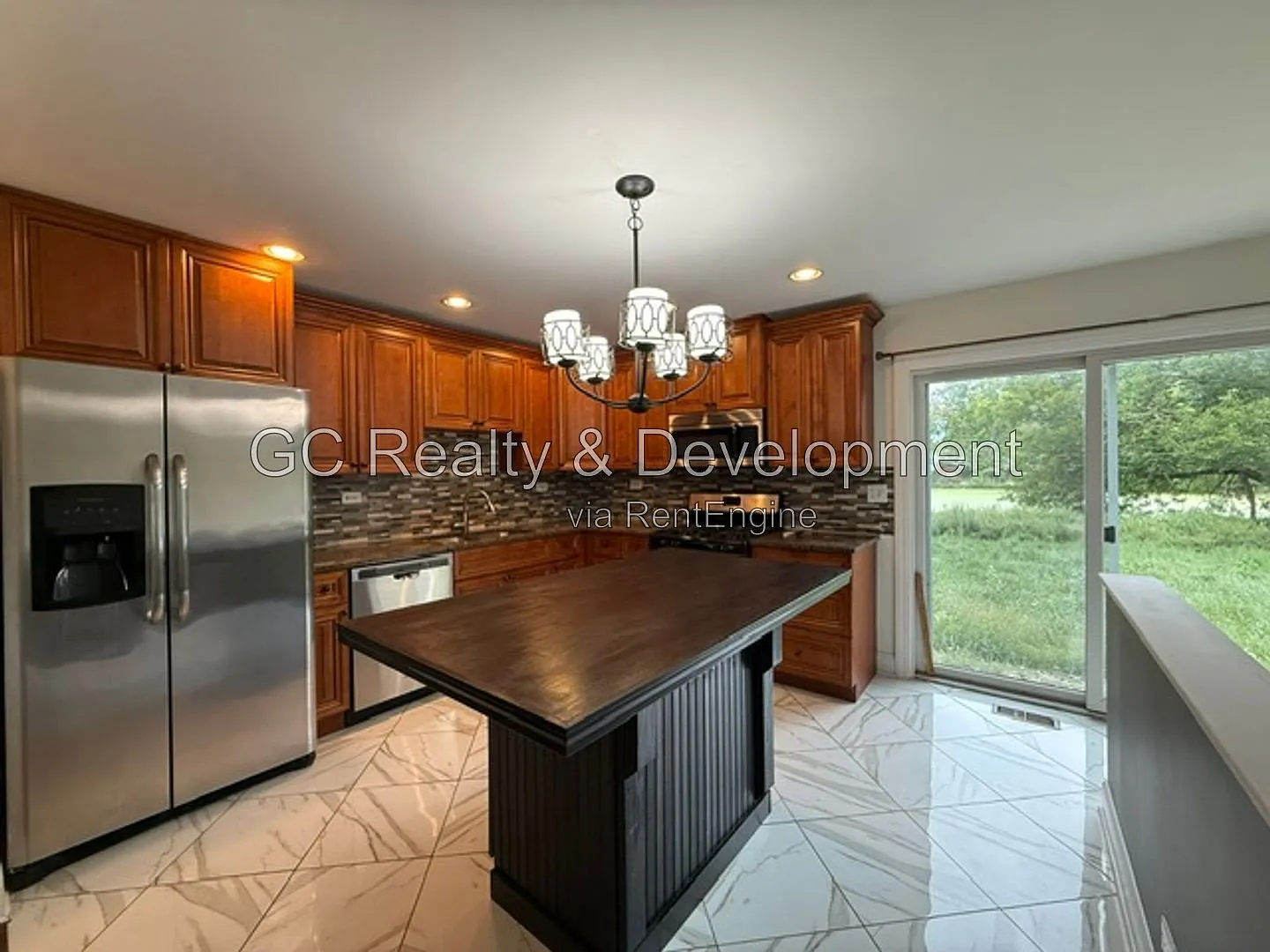 2 bed, 2.0 bath, 925 sqft, $2,695 — Photo 2