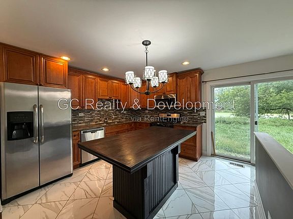 2nd image of 689 Laurel Ave