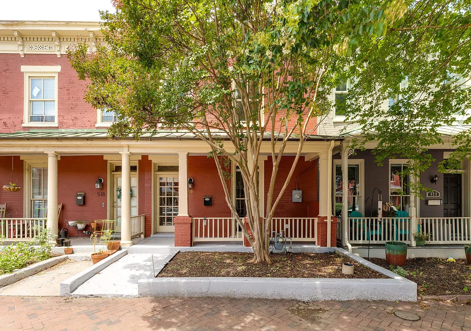 Historic Jackson Ward Charmer with Private Fenced Yard — Photo 3