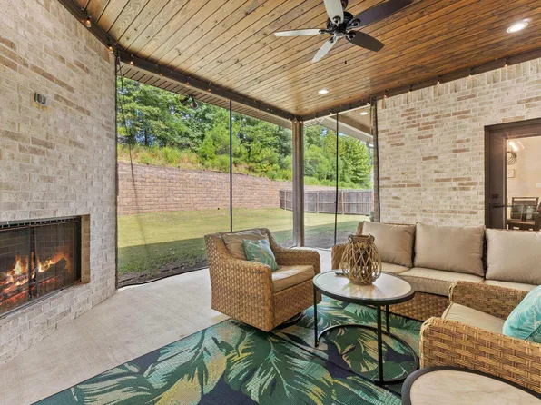 7717 S Shoreline Blvd, Benton, AR 72019